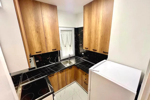 Shtepi ne shitje Apartament ne Tirane, 1+1, Mobilimi E mobiluar, Pagesa 133,420  Euro.