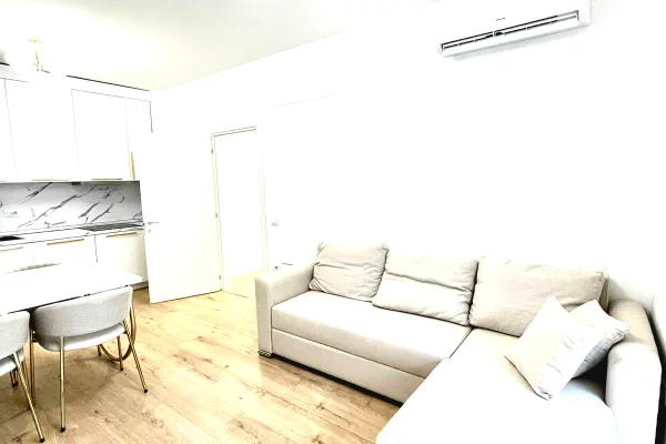 🏡 Apartament 1+1+Verandë me qera  📍Astir, Vila L   🏢 Kati 1  🛗 Me ashensor  📐 cmimi 500 euro