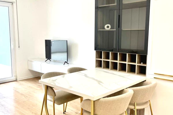 Shtepi me qera Apartament ne Tirane, 1+1, Mobilimi E mobiluar, Pagesa 500  Euro.
