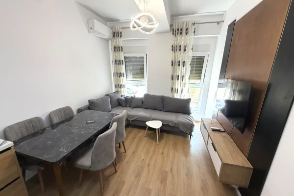 🏡 Jepet me qira apartament 1+1 📍 Rezidenca Kaimi, Ali Demi 🏢 Kati 4, me ashensor 💰 Çmimi: 40,000