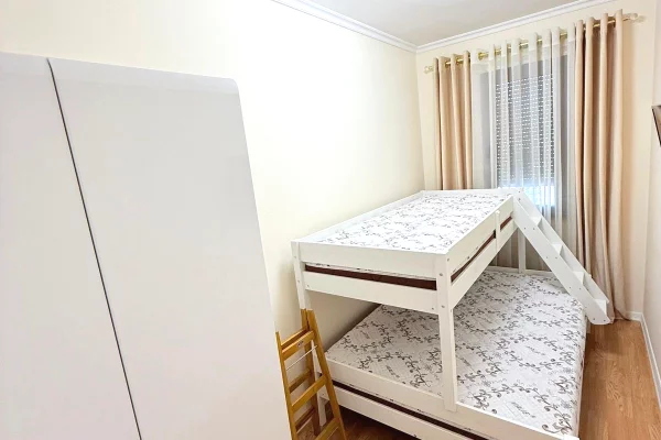 Shtepi me qera Apartament ne Tirane, 2+1, Mobilimi E mobiluar, Pagesa 1,200  Euro.