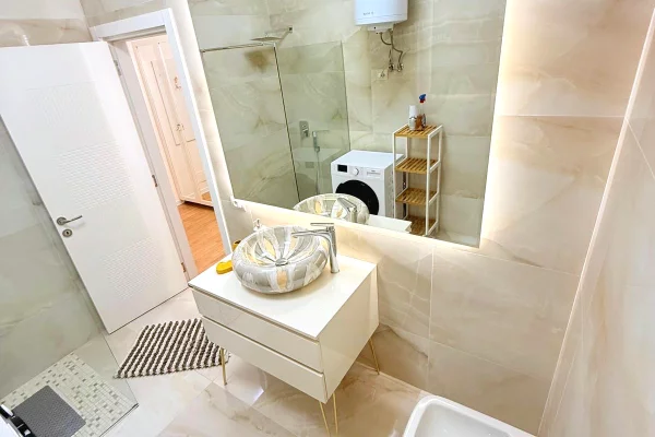 Shtepi me qera Apartament ne Tirane, 2+1, Mobilimi E mobiluar, Pagesa 1,200  Euro.