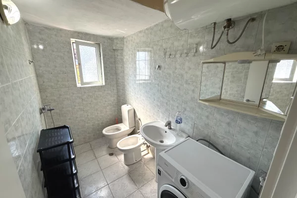 Shtepi me qera Apartament ne Tirane, 2+1, Mobilimi E mobiluar, Pagesa 60,000  Leke.