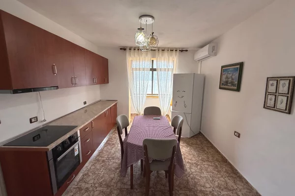 Shtepi me qera Apartament ne Tirane, 2+1, Mobilimi E mobiluar, Pagesa 60,000  Leke.