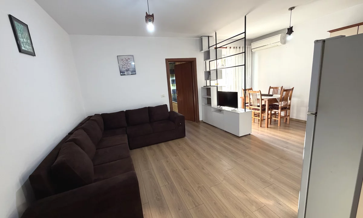 Shtepi me qera Apartament ne Tirane, 1+1, Mobilimi E mobiluar, Pagesa 60,000  Leke.