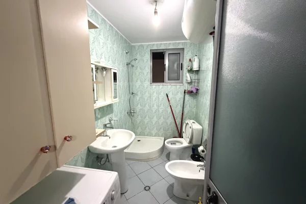 Shtepi me qera Apartament ne Tirane, 1+1, Mobilimi E mobiluar, Pagesa 60,000  Leke.