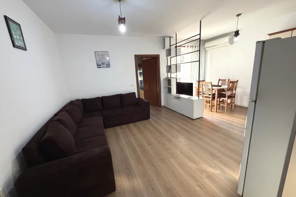 Shtepi me qera Apartament ne Tirane, 1+1, Mobilimi E mobiluar, Pagesa 60,000  Leke.