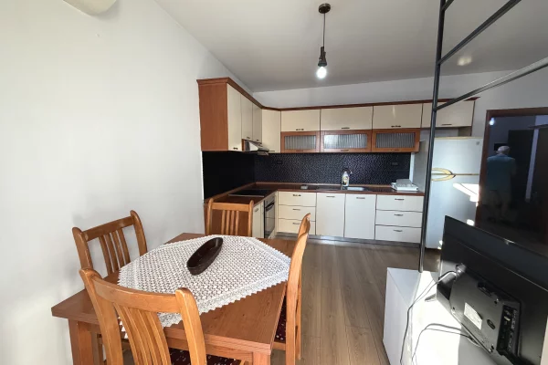 Shtepi me qera Apartament ne Tirane, 1+1, Mobilimi E mobiluar, Pagesa 60,000  Leke.