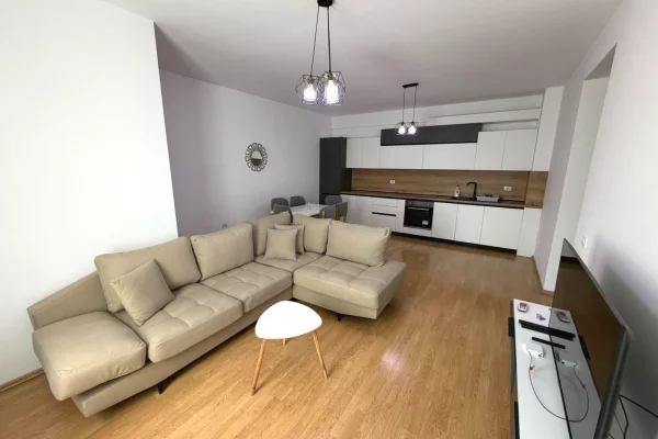 Shtepi me qera 2+1 ne Tirane - 65,000 Leke