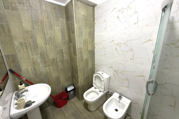 Shtepi me qera Apartament ne Tirane, 2+1, Mobilimi E mobiluar, Pagesa 65,000  Leke.