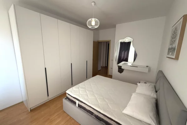 Shtepi me qera Apartament ne Tirane, 2+1, Mobilimi E mobiluar, Pagesa 65,000  Leke.
