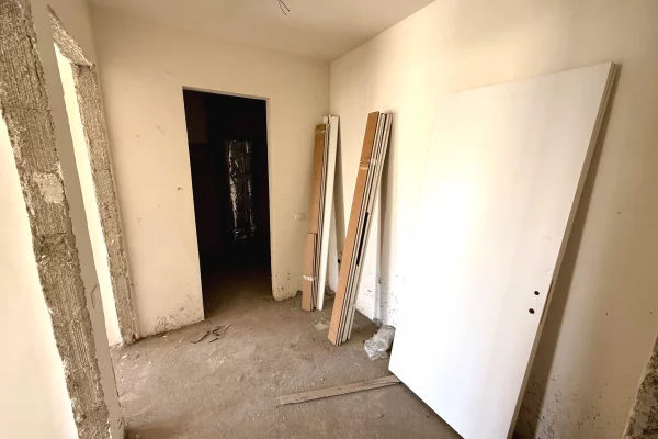 Shtepi ne shitje Apartament ne Tirane, 2+1, Mobilimi Bosh, pa mobiluar, Pagesa 26,100,000  Leke.