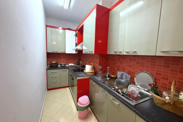 Shtepi me qera Apartament ne Tirane, 1+1, Mobilimi E mobiluar, Pagesa 45,000  Leke.