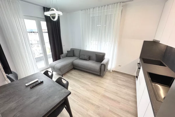 Shtepi me qera Apartament ne Tirane, 2+1, Mobilimi E mobiluar, Pagesa 70,000  Leke.