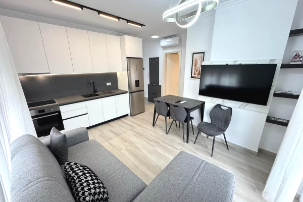 🏢 Jepet me qera apartament 2+1  📍 Vendndodhja: Rruga Jordan Misja.cmimi 70.000 leke