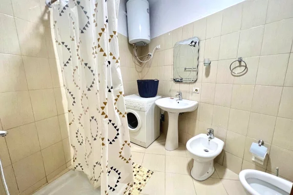Shtepi me qera Apartament ne Tirane, 1+1, Mobilimi E mobiluar, Pagesa 60,000  Leke.