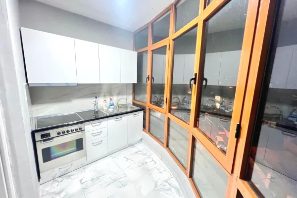 Shtepi me qera Apartament ne Tirane, 1+1, Mobilimi E mobiluar, Pagesa 60,000  Leke.