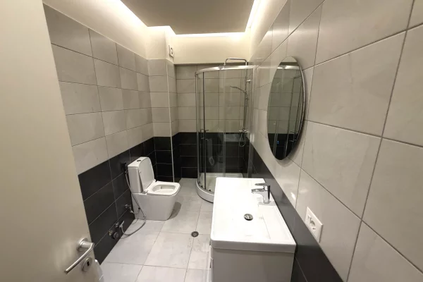 Shtepi me qera Apartament ne Tirane, 2+1, Mobilimi E mobiluar, Pagesa 80,000  Leke.