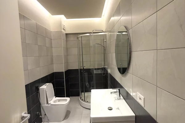 Shtepi me qera Apartament ne Tirane, 2+1, Mobilimi E mobiluar, Pagesa 80,000  Leke.