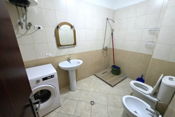 Shtepi me qera Apartament ne Tirane, 2+1, Mobilimi E mobiluar, Pagesa 45,000  Leke.