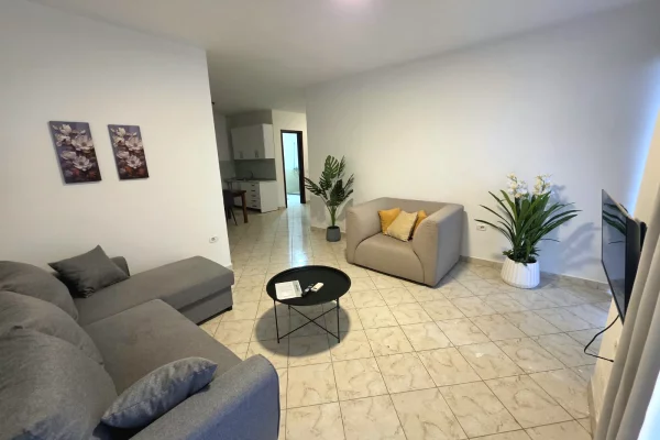Shtepi me qera Apartament ne Tirane, 2+1, Mobilimi E mobiluar, Pagesa 45,000  Leke.
