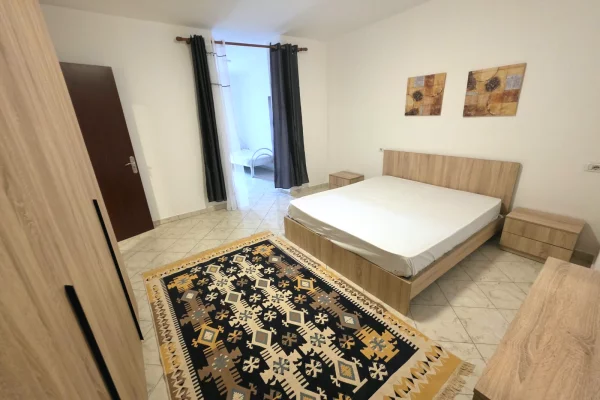 Shtepi me qera Apartament ne Tirane, 2+1, Mobilimi E mobiluar, Pagesa 45,000  Leke.