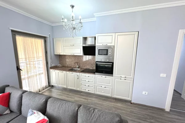 Shtepi me qera Apartament ne Tirane, 3+1, Mobilimi E mobiluar, Pagesa 1,000  Euro.