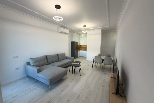 🏡 JEPET ME QIRA APARTAMENT 2+1 TEK 5 MAJI  📍 Kati i 2-të, pallat i ri Cmim 65.000 leke