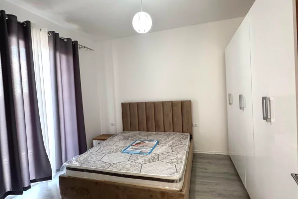 Shtepi me qera Apartament ne Tirane, 1+1, Mobilimi E mobiluar, Pagesa 35,000  Leke.