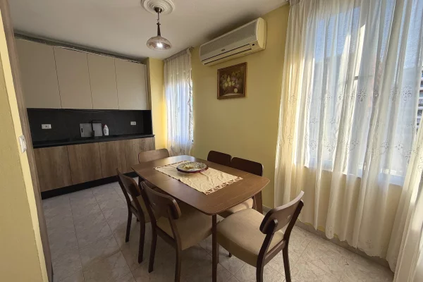 Shtepi me qera Apartament ne Tirane, 2+1, Mobilimi E mobiluar, Pagesa 70,000  Leke.