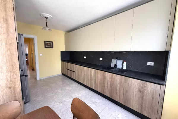 Shtepi me qera Apartament ne Tirane, 2+1, Mobilimi E mobiluar, Pagesa 70,000  Leke.