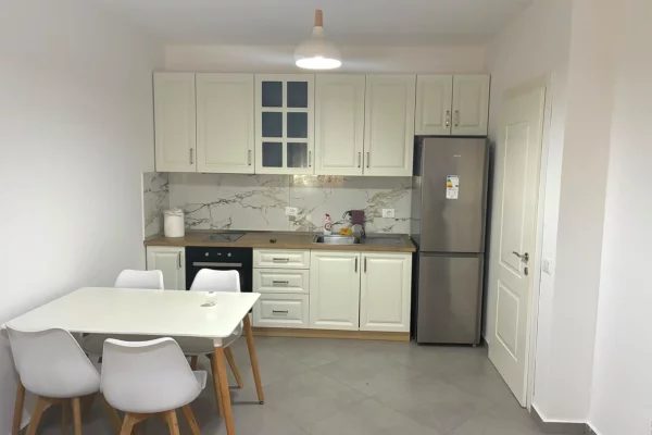 Shtepi me qera Apartament ne Tirane, 1+1, Mobilimi E mobiluar, Pagesa 45,000  Leke.
