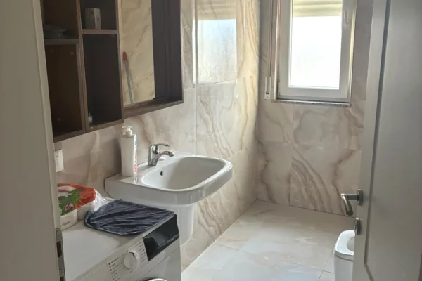 Shtepi me qera Apartament ne Tirane, 1+1, Mobilimi E mobiluar, Pagesa 45,000  Leke.