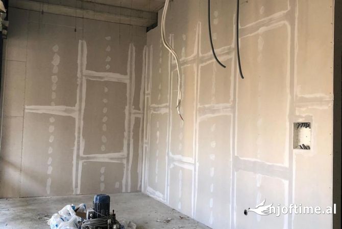 Ambiente Commerciale in Vendita 1+1 a Tirana - 85,000 Euro