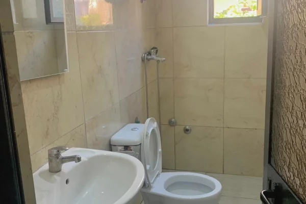 Shtepi me qera Shtepi Private ne Durres, 1+1, Mobilimi E mobiluar, Pagesa 20,000  Leke.