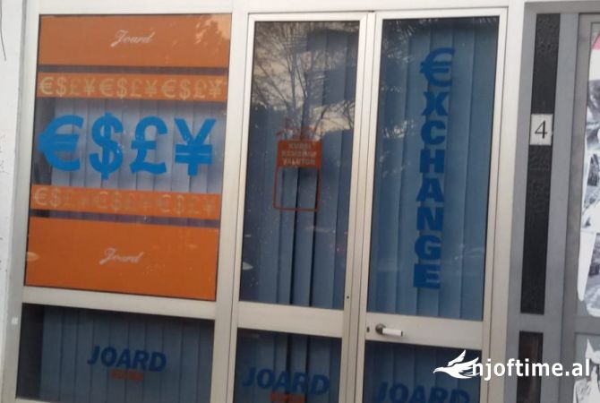 Ambiente Commerciale in Vendita 1+1 a Tirana - 50,000,000 Leke