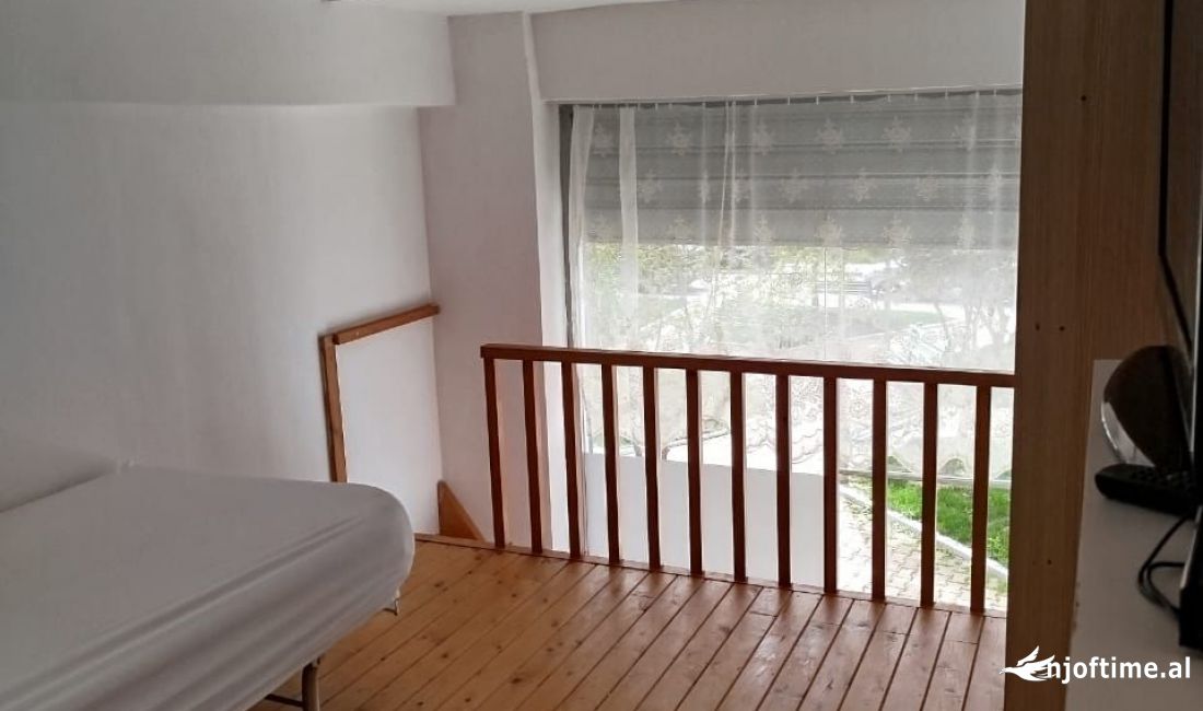 Shitet Ambjent Biznesi i pershtatur ne Garzoniere   Pallatet Fratari Astir 