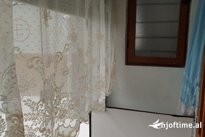 Shitet Ambjent Biznesi i pershtatur ne Garzoniere   Pallatet Fratari Astir 