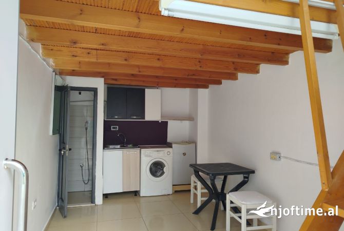 Shitet Ambjent Biznesi i pershtatur ne Garzoniere   Pallatet Fratari Astir 