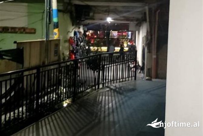 Ambiente Commerciale in Affitto 3+1 a Tirana - 1,000 Euro