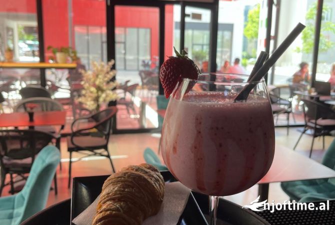 Ambiente Commerciale in Vendita 2+1 a Tirana - 47,000 Euro