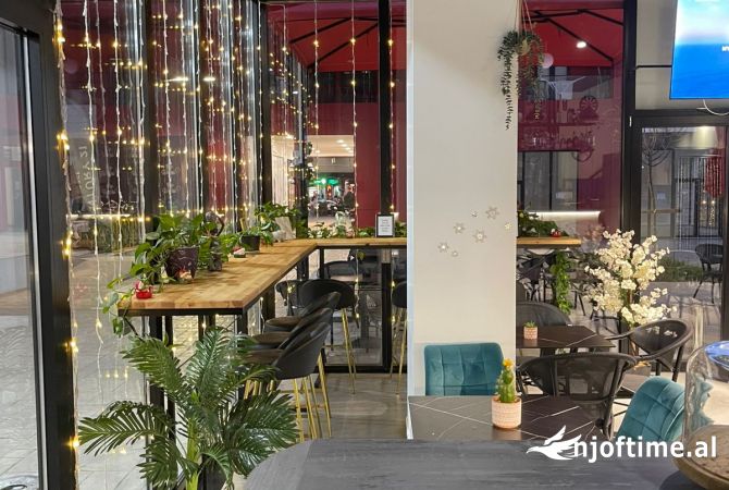 Ambiente Commerciale in Vendita 2+1 a Tirana - 47,000 Euro