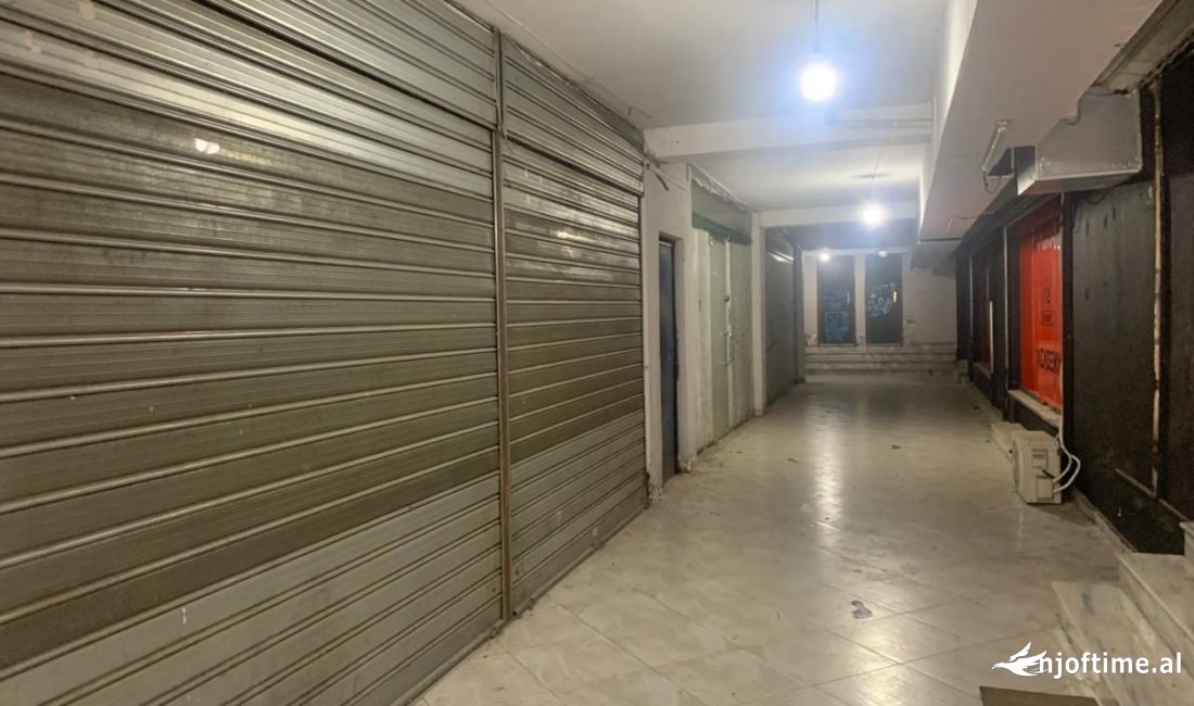 Shitet ambient biznesi tek 21 Dhjetori 34m2