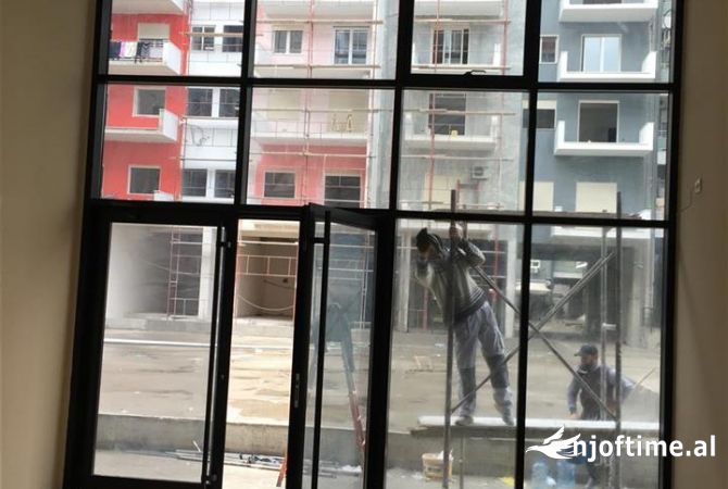 Shitet objekt biznesi me hipoteke Golden Park 