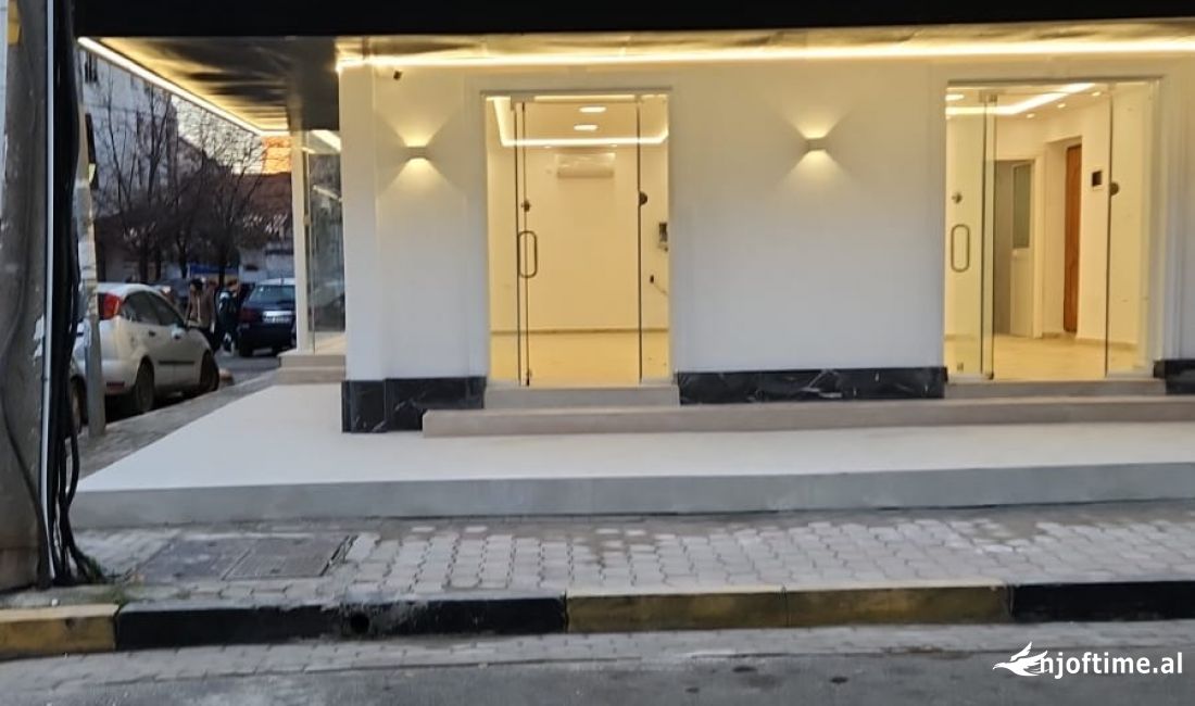 📌Shitet Dyqan ne Kryqezimin e Rruges 