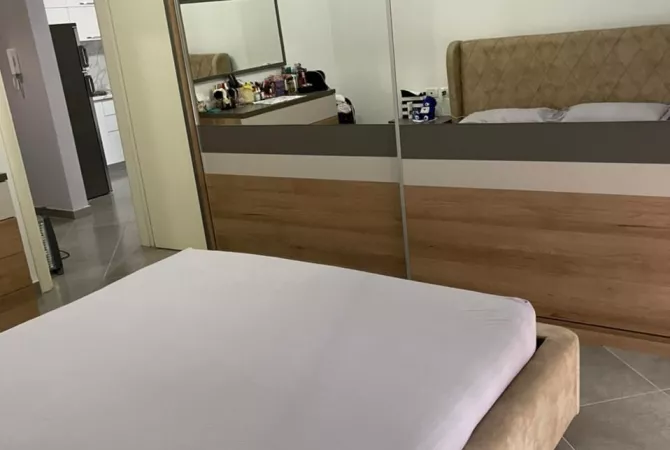 Shtepi me qera Apartament ne Tirane, 1+1, Mobilimi E mobiluar, Pagesa 550  Euro.