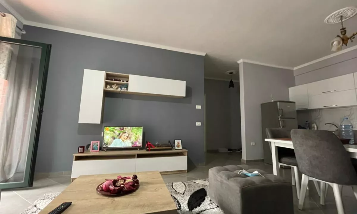 Shtepi me qera Apartament ne Tirane, 1+1, Mobilimi E mobiluar, Pagesa 550  Euro.