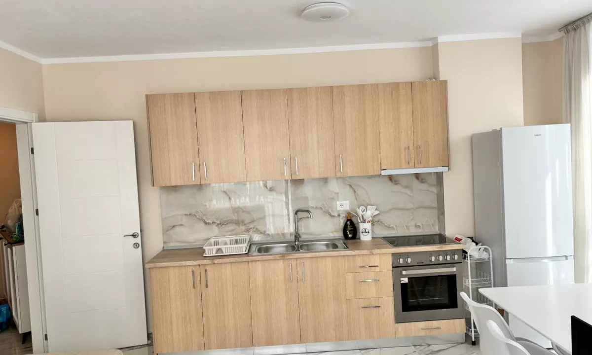 Shtepi me qera Apartament ne Tirane, 1+1, Mobilimi E mobiluar, Pagesa 550  Euro.