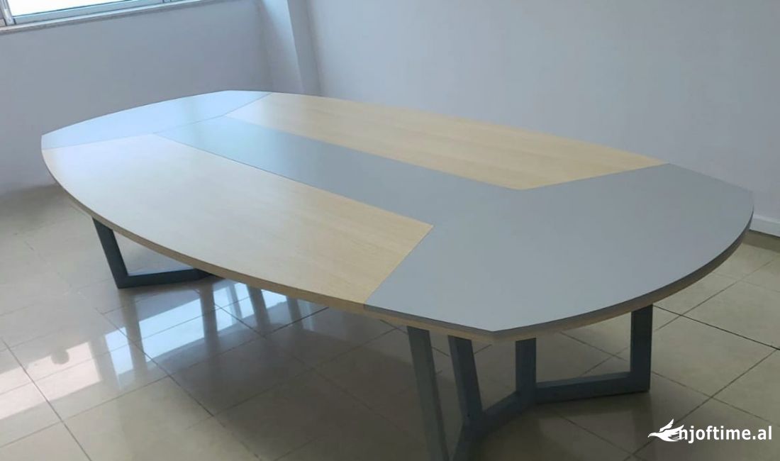 Shitet tavoline salle mbledhje