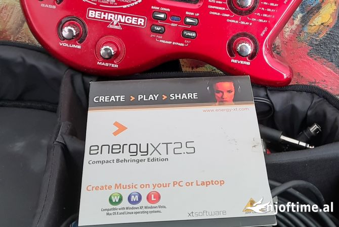 Behringer V-AMP3 Multi-Effects Guitar Pedal